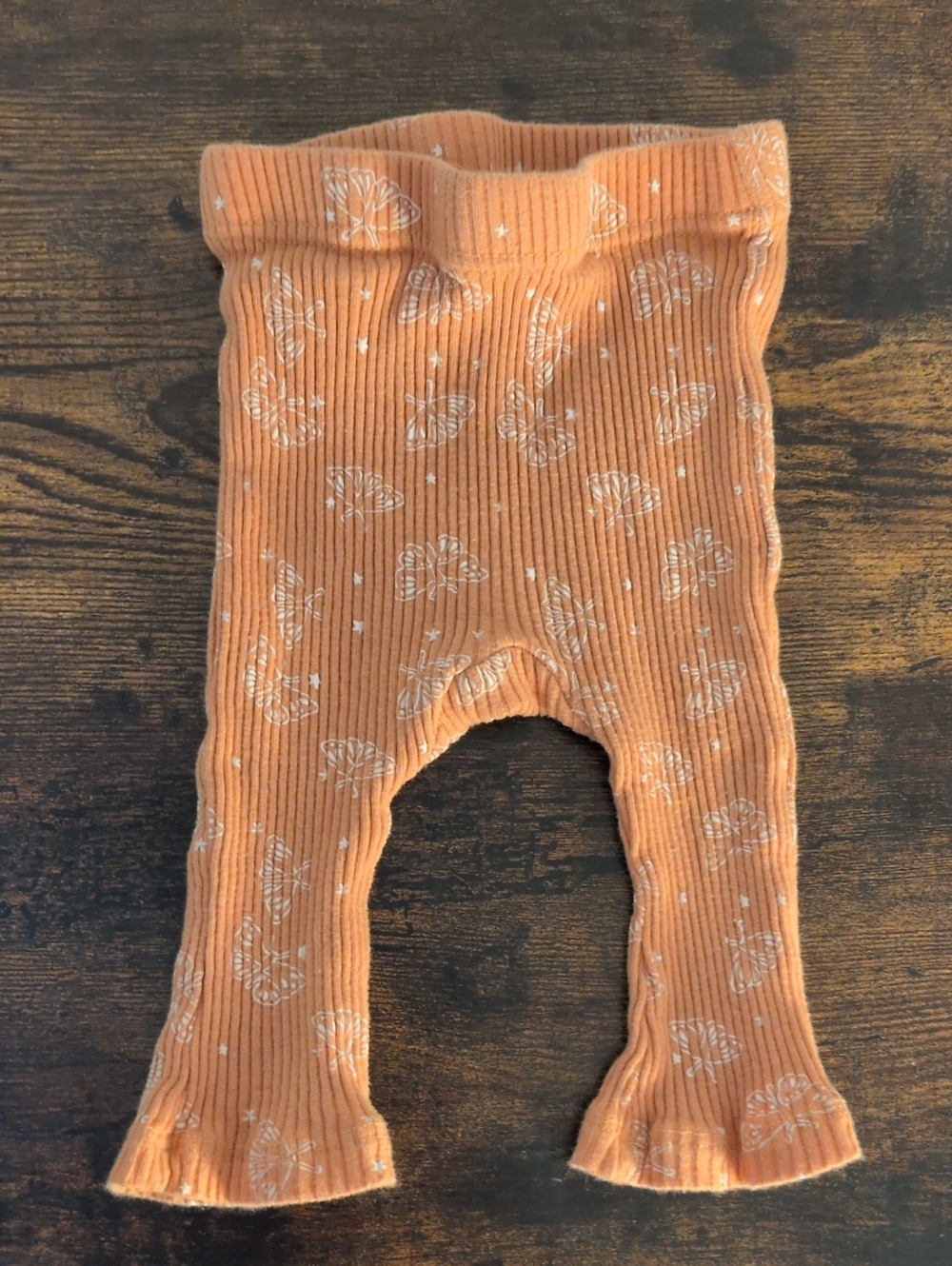 5/$25 3-6M Pants in Peach with White Butterfly Print